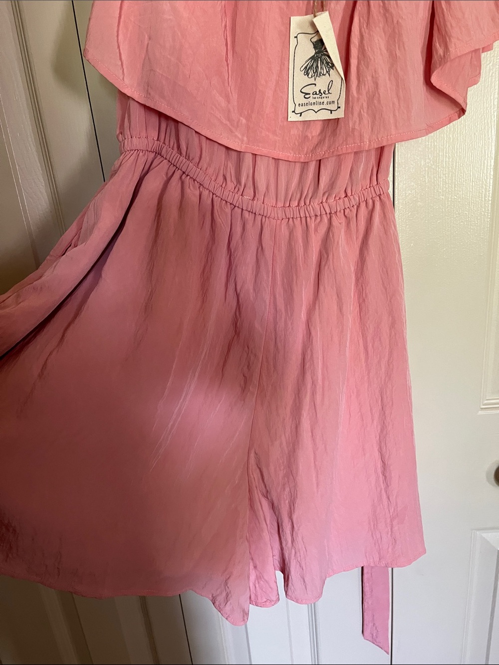 Pink off-shoulder romper - Picture 3 of 6